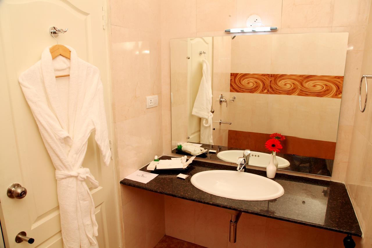 Hotel Polariz Parassinikkadavu Exteriör bild